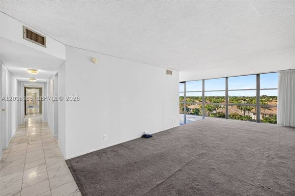 1000 Parkview Dr #715, Hallandale Beach, FL 33009
