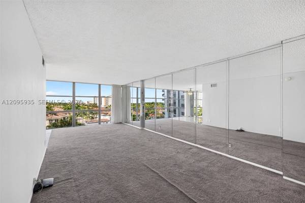 1000 Parkview Dr #715, Hallandale Beach, FL 33009