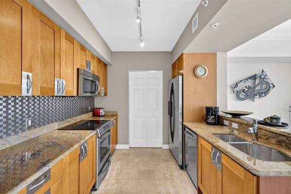 1755 E Hallandale Beach Blvd #305E, Hallandale Beach, FL 33009