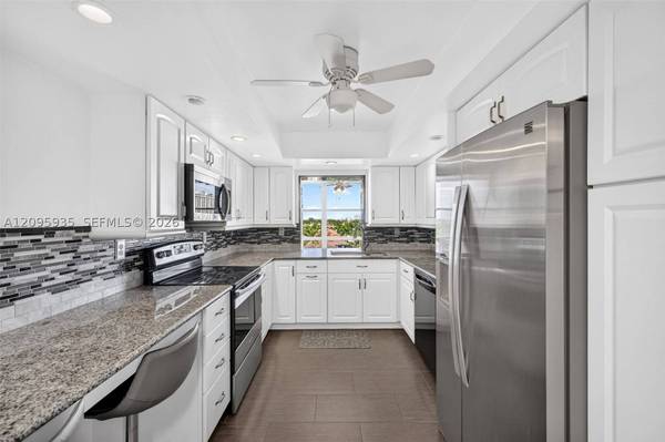 1000 Parkview Dr #715, Hallandale Beach, FL 33009
