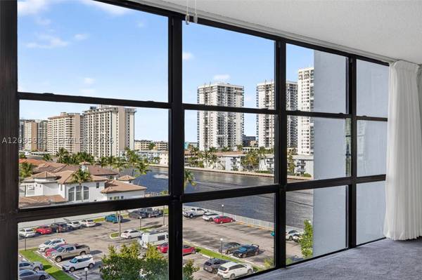 1000 Parkview Dr #715, Hallandale Beach, FL 33009