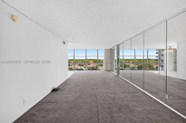1000 Parkview Dr #715, Hallandale Beach, FL 33009