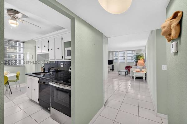 1833 S Ocean Dr #1202, Hallandale Beach, FL 33009