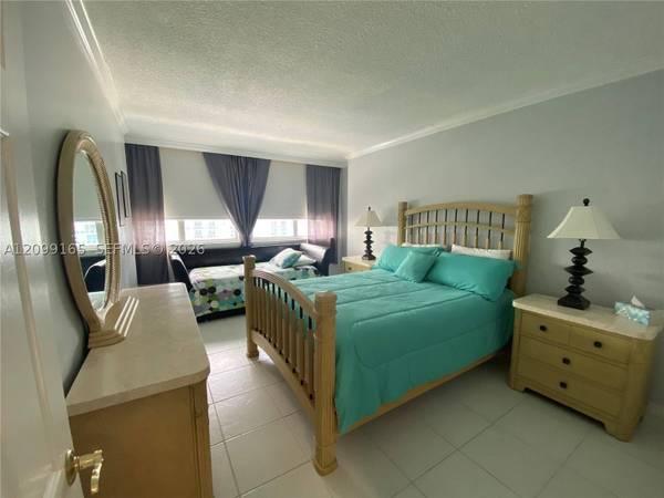 1965 S Ocean Dr #PHF, Hallandale Beach, FL 33009