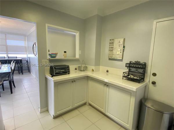 1965 S Ocean Dr #PHF, Hallandale Beach, FL 33009