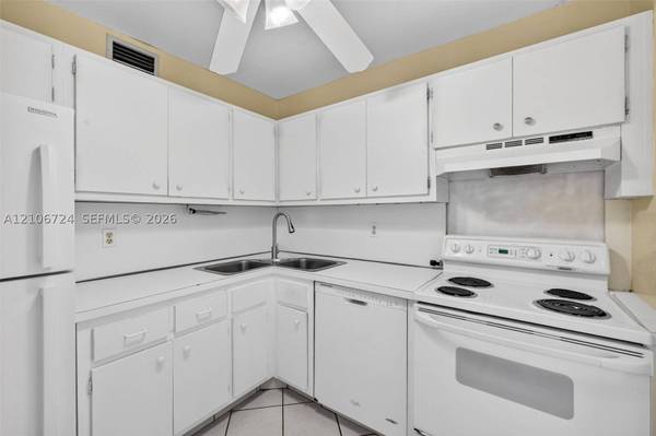 111 Golden Isles Dr #G12, Hallandale Beach, FL 33009