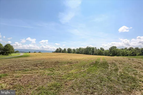 15 BLACKSNAKE RD, Duncannon, PA 17020