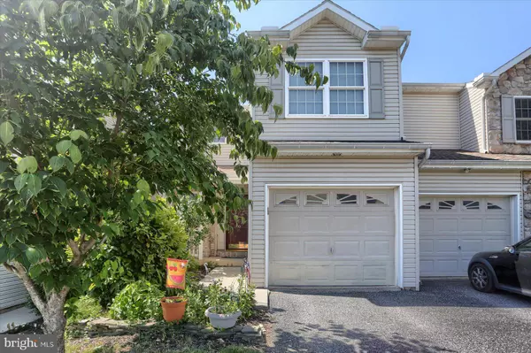 10 FARGREEN CT, Etters, PA 17319