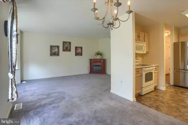 10 FARGREEN CT, Etters, PA 17319