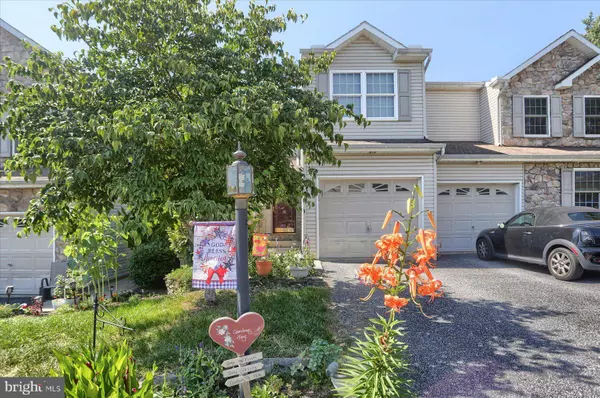 10 FARGREEN CT, Etters, PA 17319