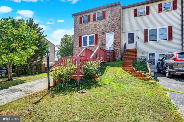 21 N CONLEY LN, Etters, PA 17319