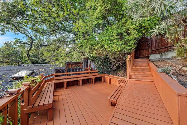 1012 Elbert St, Oakland, CA 94602