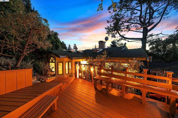 1012 Elbert St, Oakland, CA 94602