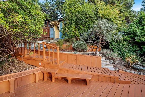 1012 Elbert St, Oakland, CA 94602