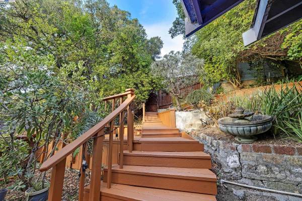 1012 Elbert St, Oakland, CA 94602