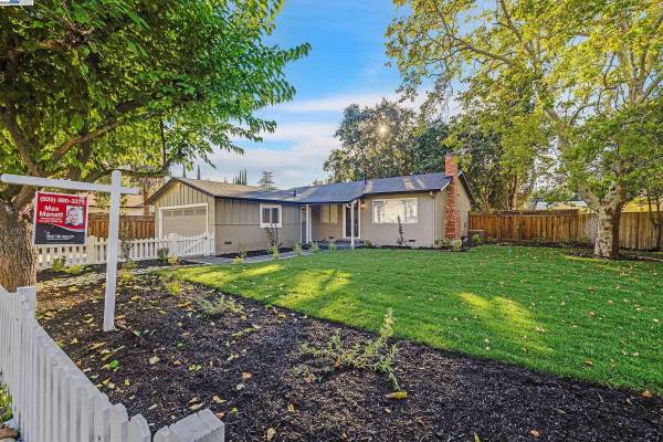 25 Brandon Rd, Pleasant Hill, CA 94523
