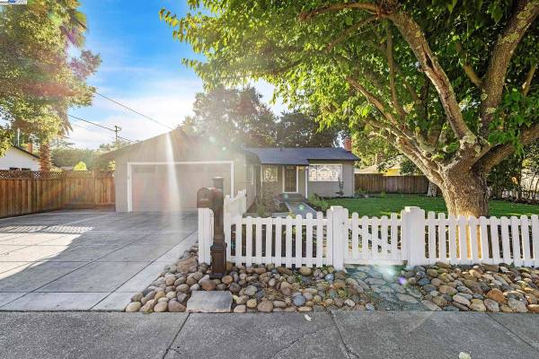 25 Brandon Rd, Pleasant Hill, CA 94523