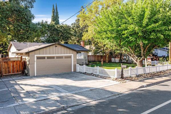 25 Brandon Rd, Pleasant Hill, CA 94523