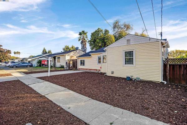 2438 Upland Dr, Concord, CA 94520