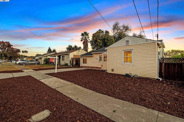 2438 Upland Dr, Concord, CA 94520