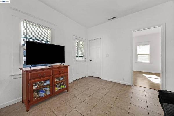 1010 W 4Th St, Antioch, CA 94509