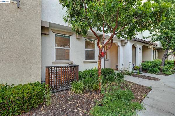 1270 Gusty Loop #3, Livermore, CA 94550
