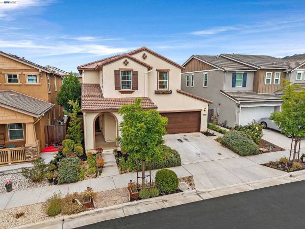 6460 Godani St, Gilroy, CA 95020