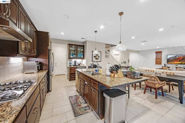 6460 Godani St, Gilroy, CA 95020