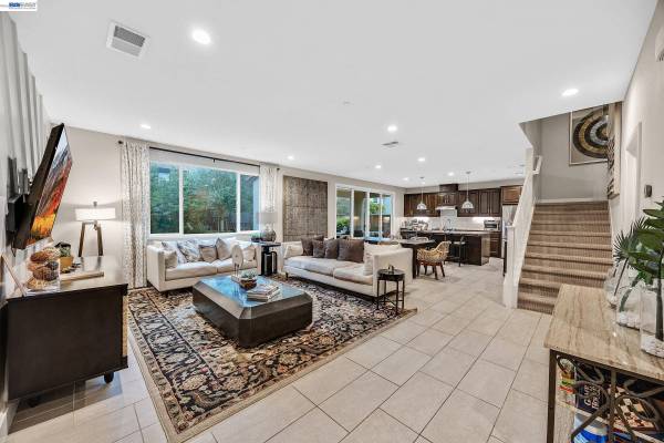 6460 Godani St, Gilroy, CA 95020