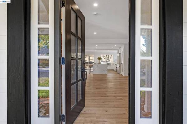 50 E Leeds Ct, Danville, CA 94526