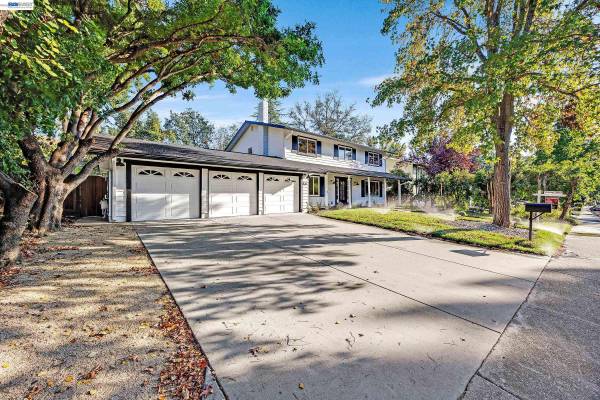 50 E Leeds Ct, Danville, CA 94526