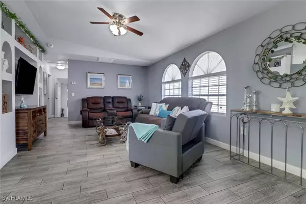 3903 9th ST SW, Lehigh Acres, FL 33976