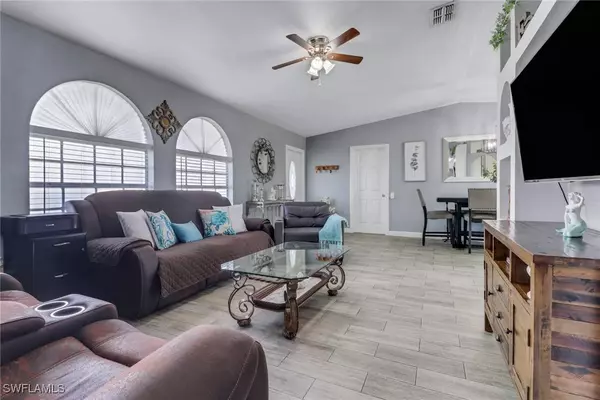 3903 9th ST SW, Lehigh Acres, FL 33976