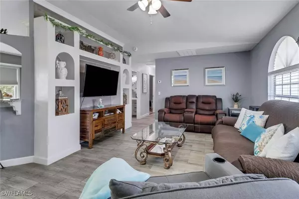 3903 9th ST SW, Lehigh Acres, FL 33976