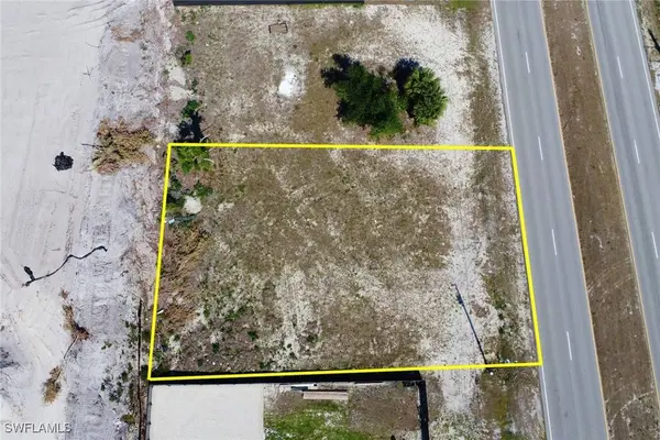 1055 Embers Pkwy W, Cape Coral, FL 33993