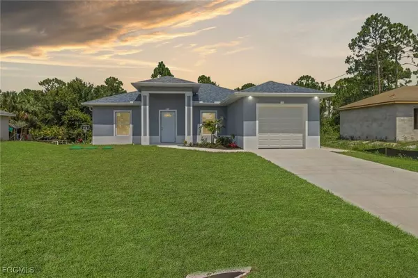 427 Gray AVE S, Lehigh Acres, FL 33974