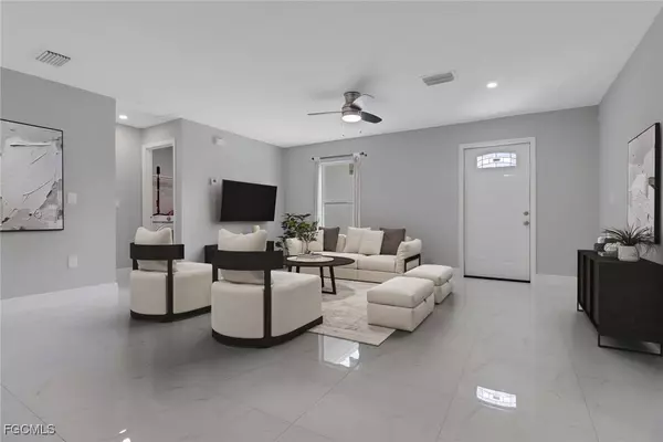 427 Gray AVE S, Lehigh Acres, FL 33974