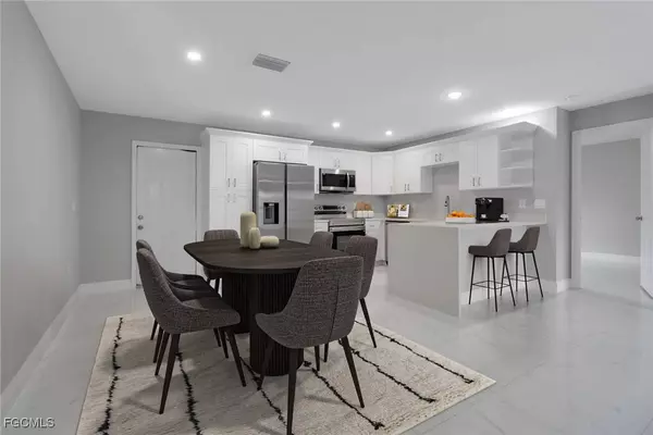 427 Gray AVE S, Lehigh Acres, FL 33974