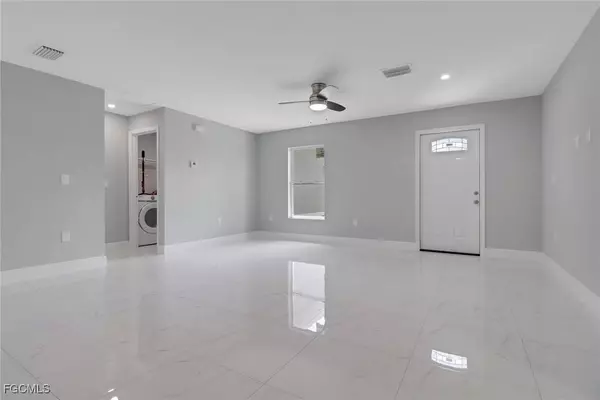 427 Gray AVE S, Lehigh Acres, FL 33974