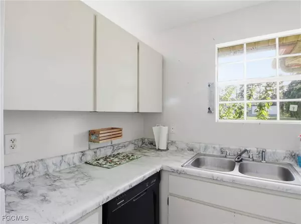 2802 2ND ST SW, Lehigh Acres, FL 33976