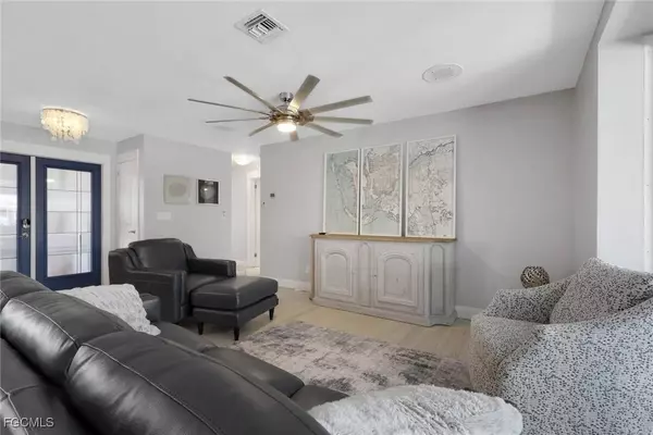 5356 Delano CT, Cape Coral, FL 33904