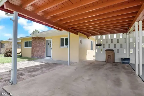 2212 E 6th ST, Lehigh Acres, FL 33936