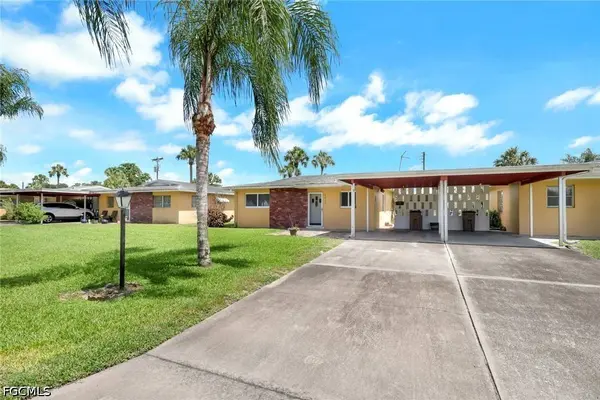 2212 E 6th ST, Lehigh Acres, FL 33936