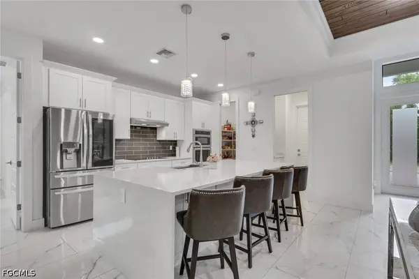 2806 Miracle Pkwy, Cape Coral, FL 33914