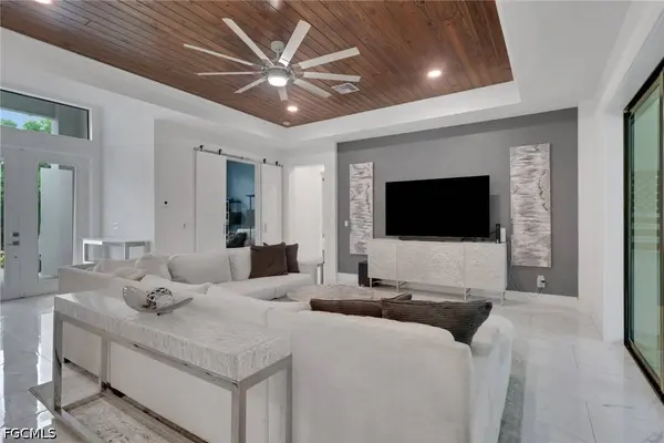 2806 Miracle Pkwy, Cape Coral, FL 33914