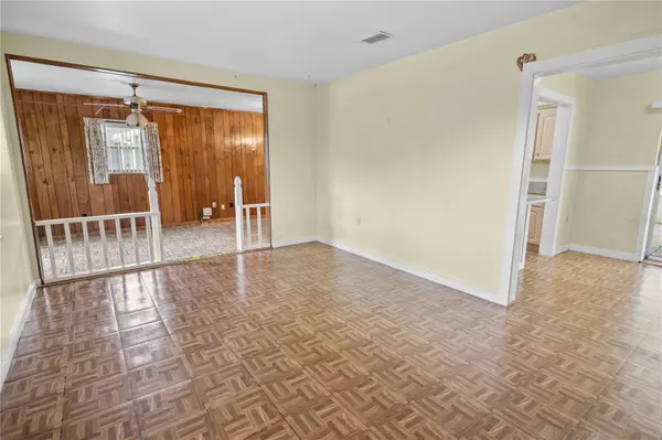 1309 SAINT ANDREWS DR, Tampa, FL 33612