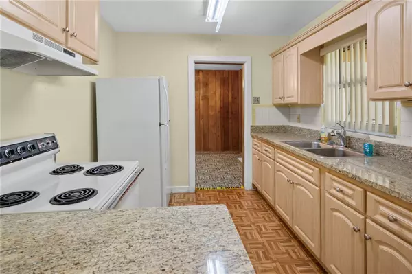 1309 SAINT ANDREWS DR, Tampa, FL 33612