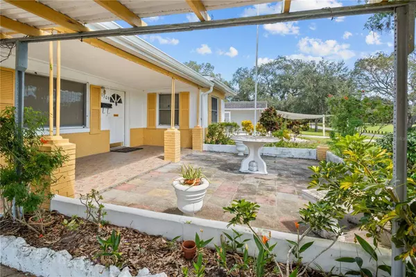 1309 SAINT ANDREWS DR, Tampa, FL 33612