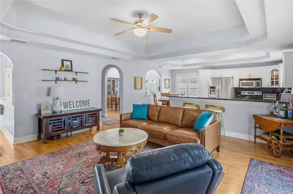 1113 S PINE LAKE DR, Tampa, FL 33612