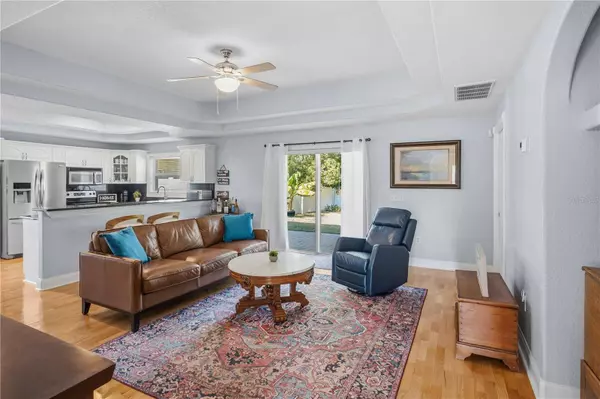 1113 S PINE LAKE DR, Tampa, FL 33612